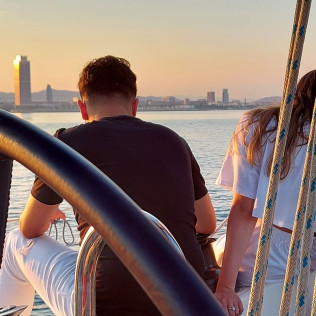 Puesta de Sol en Velero Privado para dos (Barcelona)