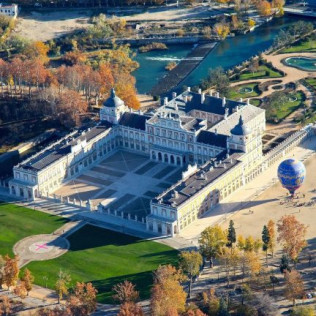 Escapada con Circuito Spa en Casa Rural Tinao de la Petra y Viaje en Globo con Cava, Almuerzo, Fotos y Vídeo para dos (Madrid)