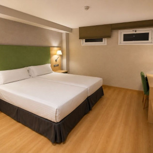 Escapada con Desayuno en U Hotel Villa-Gomá (Zaragoza)