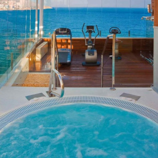 Sala VIP Privada con Sauna, Ducha de Sensaciones y Gran Jacuzzi  para dos en Villa Venecia Boutique Hotel 5* (Benidorm, Alicante)