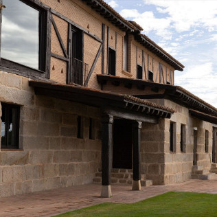 Visita a Bodegas Viña Arnáiz y Cata de Vinos (Haza, Burgos)