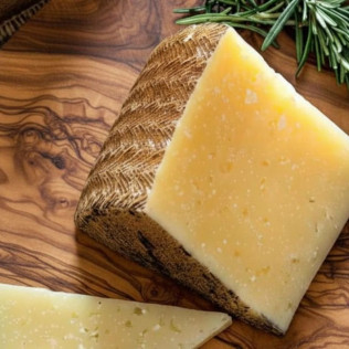 Viaje a la Uva: Visita a Bodegas NOC con Cata de Vino y Maridaje con Queso Manchego Artesano para dos (Manzaneque, Toledo)