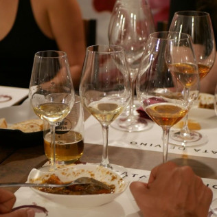 Cata de Vinos con Maridaje de Tapas para dos (Barcelona)