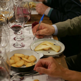 Cata de Vinos con Maridaje de Tapas para dos (Barcelona)