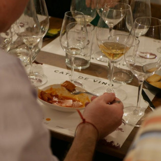 Cata de Vinos con Maridaje de Tapas para dos (Barcelona)