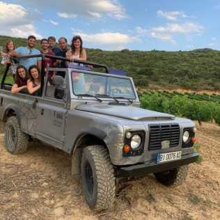 Sed de Aventura: Ruta en 4x4, Visita a Bodega, Cata de Vino y Maridaje en Unsi Wines (Olite, Navarra)
