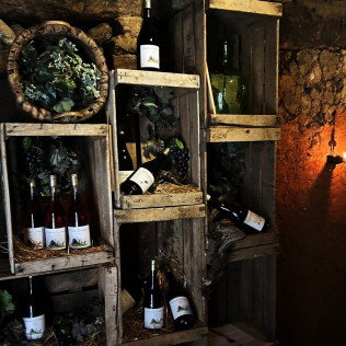 Degustación de Vinos y Selección de Ibéricos, Quesos y AOVE Ecológico para dos en La Bodega Medieval (San Martín del Castañar, Salamanca)