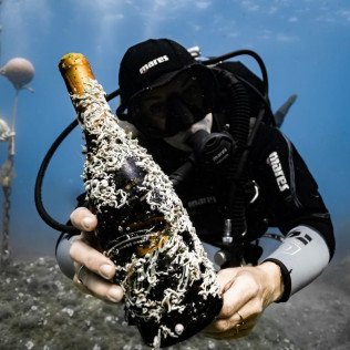 Recupera un Tesoro: Buceo y Recuperación de Botella de Vino para dos (Sant Pere Pescador, Girona)