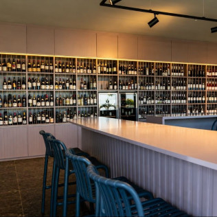 Cata de Vino y Picoteo Gourmet en Bodega Tajinaste (La Orotava, Tenerife)