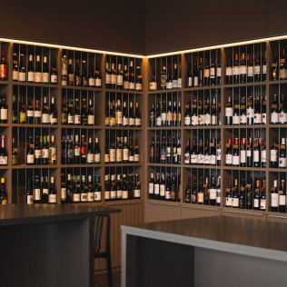 Cata de Vino y Picoteo Gourmet en Bodega Tajinaste (La Orotava, Tenerife)