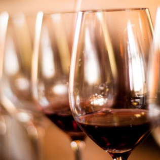 Cata de 6 Vinos Andaluces con Degustación de Jamón Ibérico (Madrid)