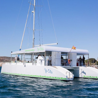 Cata de Vinos Submarinos a Bordo de un Catamarán para dos en Bodegas Undersea (Murcia)