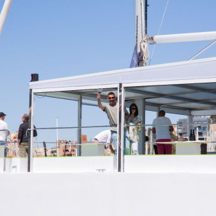 Cata de Vinos Submarinos a Bordo de un Catamarán para dos en Bodegas Undersea (Murcia)
