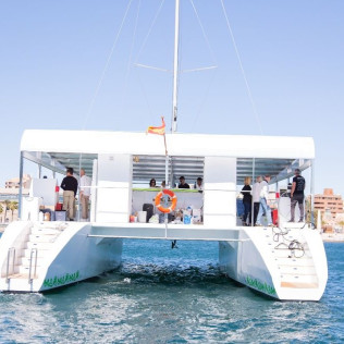 Cata de Vinos Submarinos a Bordo de un Catamarán para dos en Bodegas Undersea (Murcia)