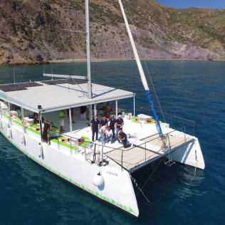 Cata de Vinos Submarinos a Bordo de un Catamarán para dos en Bodegas Undersea (Murcia)