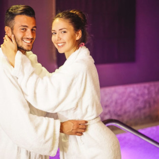 VIP Ritual en cabina privada: jacuzzi, botella de cava y fruta de temporada para dos en Hotel MiM Sitges 4* (Sitges, Barcelona)