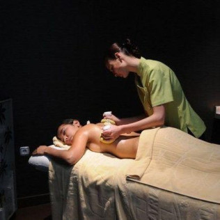 Spa Privado, Masaje, Brocheta de Fruta Fresca y Cava para dos en Hotel Beatriz Toledo Auditorium & Spa 4* (Toledo)