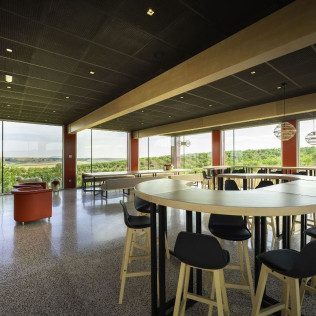 Visita a Bodegas Elías Mora con Cata de Vinos y Degustación para dos (San Román de Hornija, Valladolid)