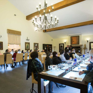 Visita a Bodega Mont Reaga con Cata de Vinos y Aperitivo para dos (Monreal del Llano, Cuenca)