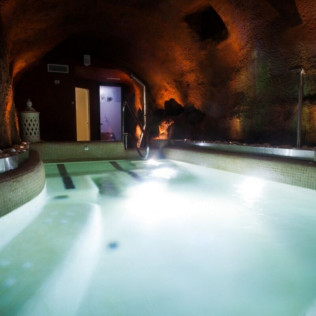 Visita a Bodega, Cata y Museo del Vino en Bodegas Pablo Morate y Spa en Casa Rural & Spa La Graja 3* (Madrid)