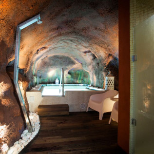 Visita a Bodega, Cata y Museo del Vino en Bodegas Pablo Morate y Spa en Casa Rural & Spa La Graja 3* (Madrid)