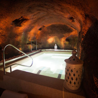 Visita a Bodega, Cata y Museo del Vino en Bodegas Pablo Morate y Spa en Casa Rural & Spa La Graja 3* (Madrid)