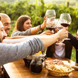 Visita a Bodegas Arbás, Viñedos y Cata de 2 Vinos con Quesos y Embutidos para dos (Valladolid)