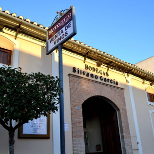 Visita a Bodegas Silvano García con Cata de Vinos y Aperitivo para dos (Jumilla, Murcia)
