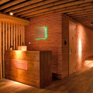 Visita a Bodegas en Cellers Baronia del Montsant y Escapada con Circuito Spa en Camping Prades (Tarragona)