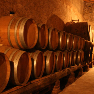 Visita a Caves Montau de Sadurní con Cata de Vinos y Botella de Vino para dos (Begues, Barcelona)