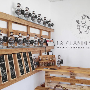 Visita Guiada a la Clandestilería con Cata de Ginebra para dos (Beniflà, Valencia)