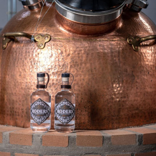 Visita Guiada a la Clandestilería con Cata de Ginebra para dos (Beniflà, Valencia)