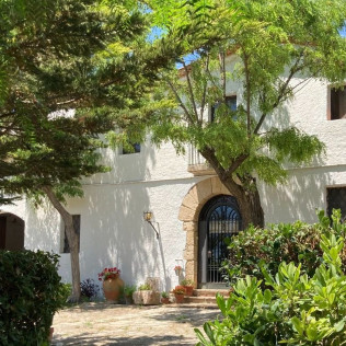Visita de Mar: Visita a Bodega con Cata de Cavas y Aperitivo de Mar en Vila Morgades (Castellví de la Marca, Barcelona)