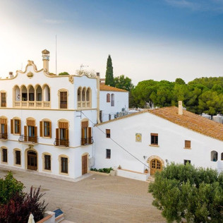 Visita, Brunch, Tapas Tradicionales y Cata de Vino y Cava en Caves Bolet (Castellví de la Marca, Barcelona)