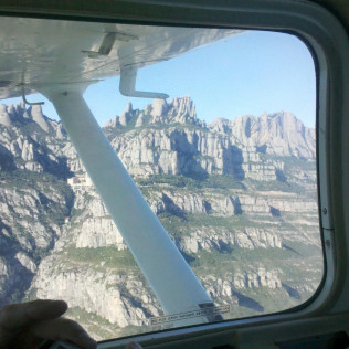 Vuelo Romántico en Avioneta para dos por Montserrat o el Maresme (Barcelona)