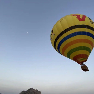 Vuelo en Globo con Desayuno, Cava y Vídeo y Visita a Bodega Huerto de la Condesa con Cata de Vinos para dos (Ronda, Málaga)