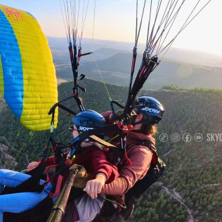 Vuelo Acrobático en Parapente (Ódena, Barcelona)
