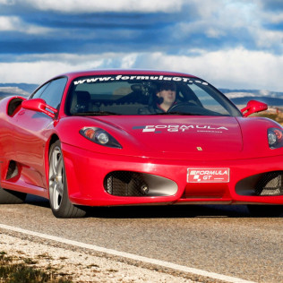 Vuelo en Globo con Cava y Conducción de Ferrari en Carretera (Vic, Barcelona)