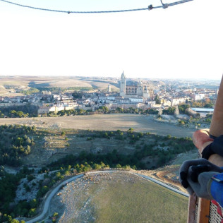 Vuelo en Globo, Cava con Fotos y Almuerzo (Segovia, Ocaña o Aranjuez)