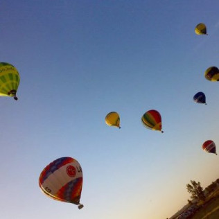 Vuelo en Globo Privado con Cava, Almuerzo, Fotos y Vídeo HD para dos (Aranjuez / Guadarrama / Toledo / Segovia)