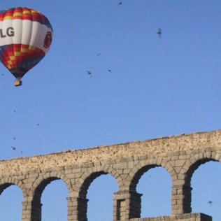 Vuelo en Globo Privado con Cava, Almuerzo, Fotos y Vídeo HD para dos (Aranjuez / Guadarrama / Toledo / Segovia)