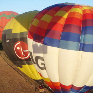 Vuelo en Globo Privado con Cava, Almuerzo, Fotos y Vídeo HD para dos (Aranjuez / Guadarrama / Toledo / Segovia)