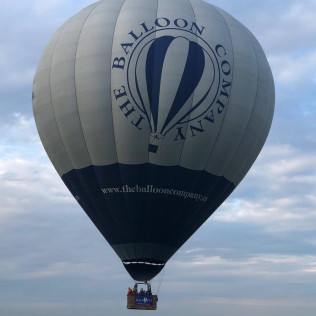 Vuelo en Globo Romántico con Almuerzo y Cava para Parejas (Madrid)