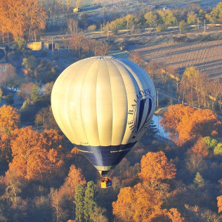 Vuelo en Globo Romántico con Almuerzo y Cava para Parejas (Madrid)