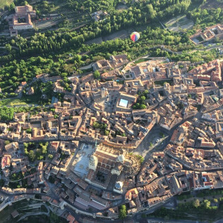 Vuelo Romántico en Globo con Cava, Almuerzo y Reportaje Fotos y Vídeo HD (Segovia)