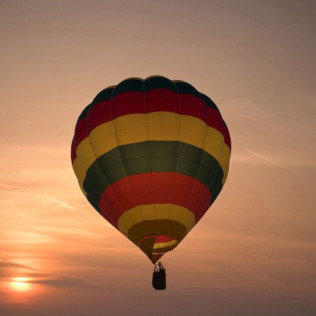 Vuelo Romántico en Globo con Cava, Almuerzo y Reportaje Fotos y Vídeo HD (Segovia)