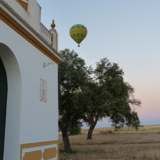 Vuelo en Globo Romántico con Desayuno y Cava para dos (Sevilla / Huelva)