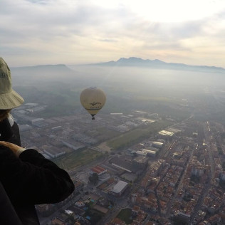 Vuelo en Globo travesía del Montsec y Mont-Rebei con Cava y Fotos (Lleida, Catalunya)