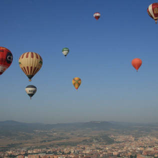Vuelo en Globo travesía del Montsec y Mont-Rebei con Cava y Fotos (Lleida, Catalunya)