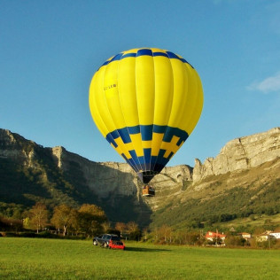 Vuelo en Globo con Almuerzo y Cava por el Valle de Orduña (Vizcaya)